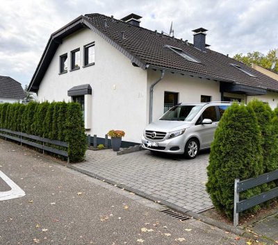 DHH in Top Lage! // Supermarkt u. Schule nur 200m entfernt! // viel Nutzfläche für Hobby o. Arbeiten
