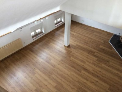 Helle, geräumige Dachgeschosswohnung in zentraler Lage – Bahnhofstraße, Aachen – zu vermieten