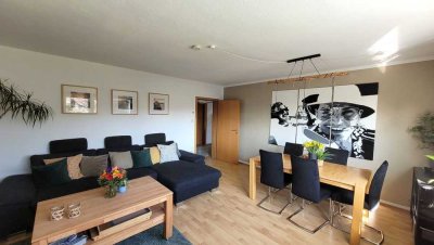 sehr ansprechende 3-Zi-DG-Wohnung mit Balkon in der Ferdinandstr.