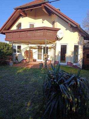 Schönes Einfamilienhaus mit Einliegerwohnung an der Stadtgrenze von Dresden zu verkaufen