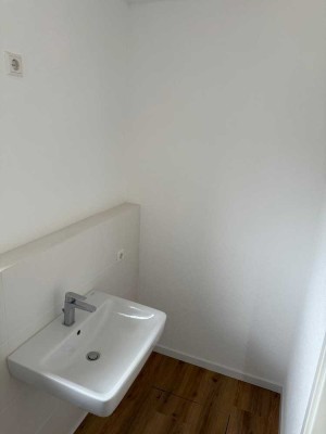 Schöne neue 3-Zimmer Wohnung mit Sauna, Terrasse, Fussbodenheizung und begehbarer Dusche in Schönau