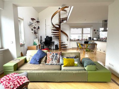 Urlaubsfeeling am Killesberg  - 4 Zimmer Dachgeschosswohnung mit Gemeinschaftspool und Terrasse