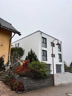 Neubau-Mehrfamilienhaus mit 3 Wohneinheiten in ruhiger Lage
