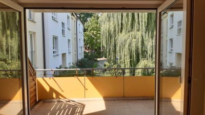 3 Zi.-Whg. + Wohn-Küche, Wintergarten, WEST/Balkon, Parkett, FBHzg., Bad m. Fenster + Gä/WC, 2 TG´s