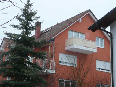 Helle 2-Zi-Whg im DG