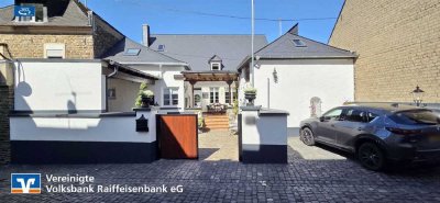 Modernisiert, top gepflegt und charmant! Ihr neues Zuhause in Senheim!
