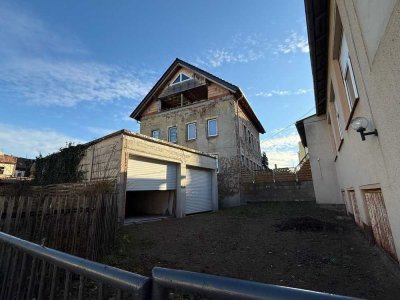 Wohn- & Geschäftshaus in Mittweida: 4 WE, Büro/Lager, 4 Garagen, Wohnfl. 300 m², Gewerbefl. 500 m².