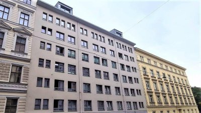 HÖRLGASSE, SCHLICKPLATZ, 73 m2 Dachgeschoß mit 37 m2 Terrasse, Wohnküche, 2 Zimmer, Wannenbad, Parketten, U2-Nähe
