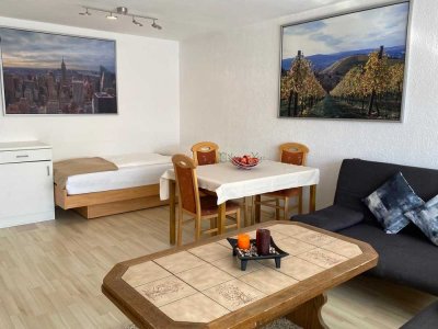 Möblierte 3-Zimmer-Wohnung mit Balkon und EBK (Pauschalmiete: €1400 - inkl Strom, möbel, internet)