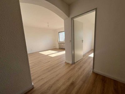 Erstbezug nach Sanierung: 2-Zi-Wohnung mit Balkon im 4. OG in Bergheim