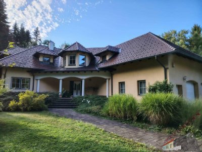 Tolle Villa mit neuer PV-Anlage bietet viel Platz und ruhige, grüne Umgebung – 38 min zur Stadtgrenze Wien!