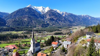 Ferienpension oder Familienidylle? Vielseitiges Wohnhaus mit Bergpanorama &amp; Potenzial