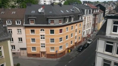 HAUS IM HAUS AUF EINER EBENE --- großzügige und helle Dachgeschosswohnung mit attraktivem Grundriss