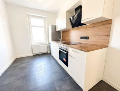 Neu! Großzügige 2-Raum-Wohnung mit neuer Einbauküche & modernem Tageslichtbad!