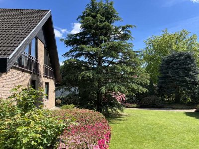 Celle - Boye: Exzellentes EF-Haus in grandioser Lage mit herrlichem Garten und Doppel-Garagenhaus!