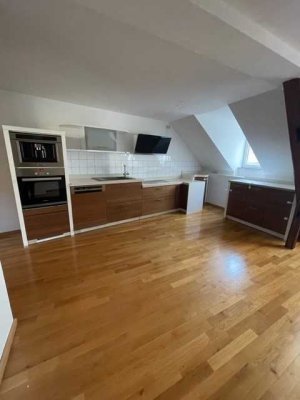 3,5 Zimmer Dachgeschosswohnung, EBK, Balkon
