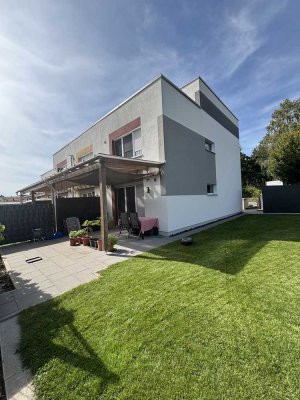 Reiheneckhaus mit 5,5 Zi., EBK, Keller & Großer Garten