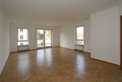 Sehr schöne Wohnung mit Sonnenbalkon...Parkett/Vinylbelag...TG