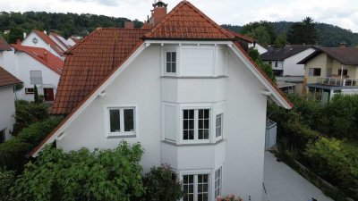 Großzügiges, lichtintensives, ruhig gelegenes 
Einfamilienhaus mit Blick in die Rheinebene