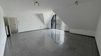 Schöne und neuwertige 2-Zimmer-Dachgeschosswohnung mit Balkon in Haselünne
