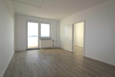 Ab 01.05. bezugsfertig! Frisch renovierte 3 Zimmer mit Ausblick * Südbalkon * Aufzug!