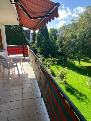 Modernisierte 4-Zimmer-Wohnung mit Balkon und Einbauküche in Leutesdorf