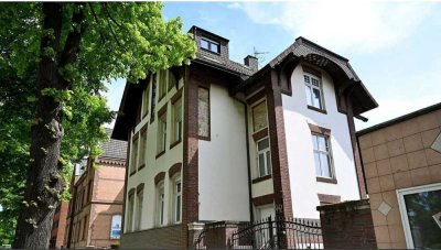 Komplett sanierte Wohnung in denkmalgeschütztem Altbau