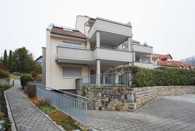 Moderne, großzügig geschnittene, barrierefreie, 3-Zi EG-Whg mit EBK u. Terrasse  in Auerbach