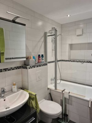 HELLE, KOMPLETT RENOVIERTE WOHNUNG IM 2. OG MIT BALKON NÄHE SÜDPARK