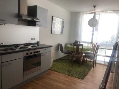 Liebevoll sanierte Altbauwohnung mit großer Wohnküche in sehr schönem Neubau!!