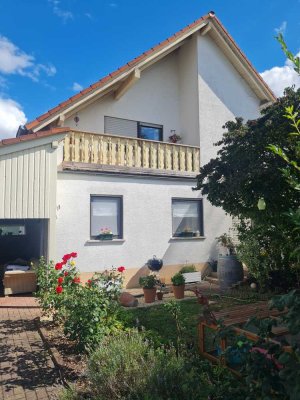 Helle, ruhige 4-ZKB Wohnung in 2FH mit EBK & Balkon