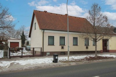 Gemütlicher Bungalow mit großem Garten und Entwicklungspotenzial in Raasdorf