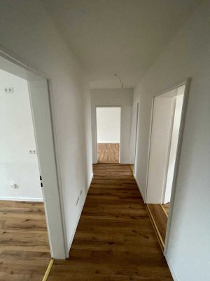 Geräumige 4-Zimmer-Wohnung mit Balkon in Amberg