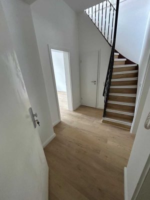 Erstbezug nach Sanierung, Maisonettewohnung mit EBK – nähe Zooviertel