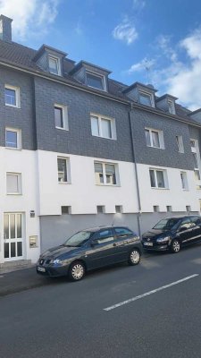 ++HELLE, 80 QM GROßE WOHNUNG IM 1. OG++