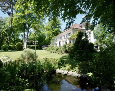 Traumhaft schöne Villa mit parkähnlichem Grundstück