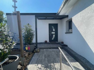 Moderne 2-Zimmer-Wohnung/Haus mit Garten und Köln-Skyline