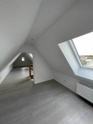 Kernsanierte 3-Zimmer-Dachgeschosswohnung + Galerie