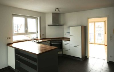 Zentral und dennoch naturnah! Attraktive 3,5-Zimmer Wohnung mit Balkon im 2. OG in Leingarten