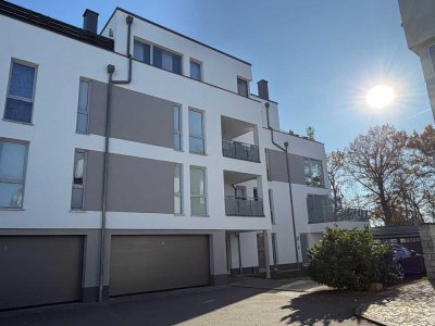 Bombenblick über den Schlossteich - 4-Zimmer-Maisonettewohnung mit Garage und Carport!