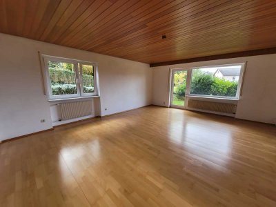 Tolle EG-Wohnung mit Terrasse, Küche mit Tür zum Prakplatz vor der Tür