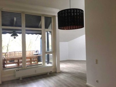 Ansprechende 4-Zimmer-Wohnung mit gehobener Innenausstattung mit EBK in Ahrensburg