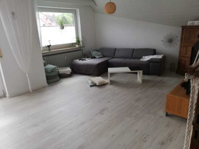 3-Zimmer-DG-Wohnung mit Balkon und Einbauküche in S-Uhlbach