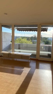 Helle 2 Zimmer Wohnung mit zwei Balkonen in Taufkirchen