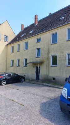 Doppelhaushälfte mit  5 WE unbewohnt und entkernt als Sanierungsobjekt zu verkaufen