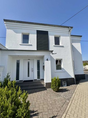 Neuwertiges Einfamilienhaus mit Garten in Kruft