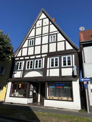 Mehrfamilienhaus mit Gewerbeeinheiten in Innenstadtlage!