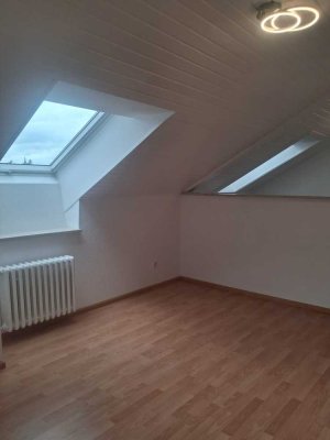 Attraktive kleine Wohnung im Dachgeschoss - zum Wohlfühlen