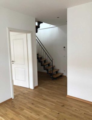 ++ Stilvolle, neuwertige 2 Zi.-Maisonette-Wohnung mit gehobener Innenausstattung // Atrium ++