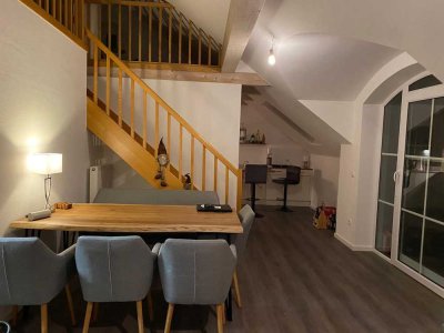 Stilvoll möblierte, 4-Raum-Dachgeschosswohnung -Ab sofort-  mit Balkon in Pastetten
